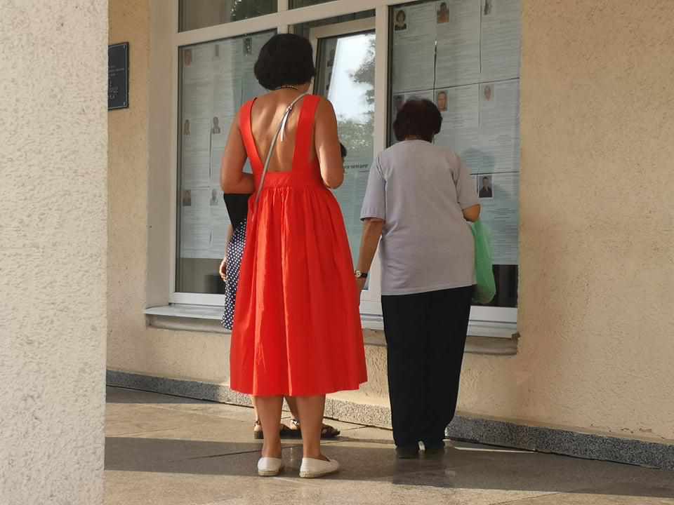 Вибори у Полтаві, перші свідомі прийшли на дільниці. ФОТО