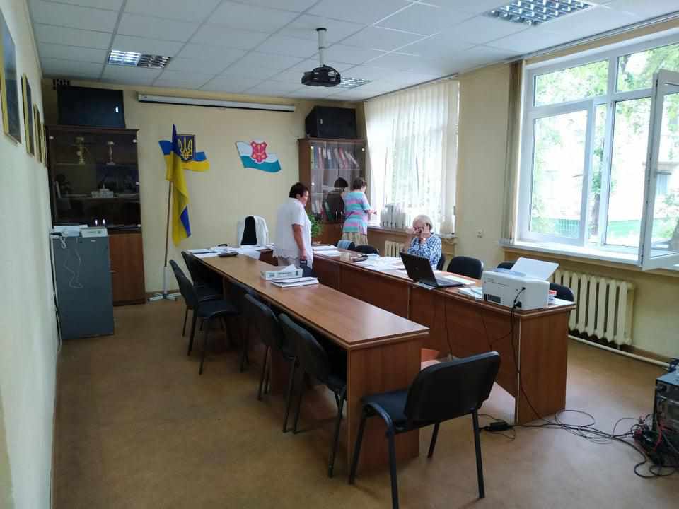 Кандидата в депутати намагалися вигнати з приміщення ОВК №145