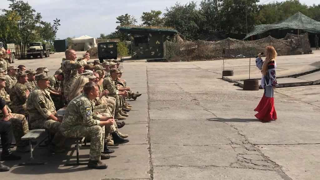 Війна і мир співачки Ярослави Руденко: що роблять українські артисти у АТО