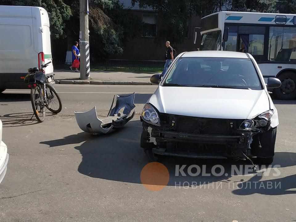 У Полтаві сталася ДТП. ФОТОФАКТ
