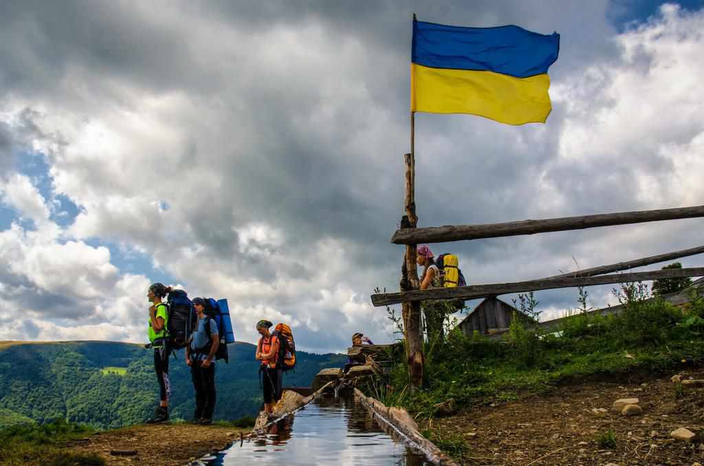 Полтавці виступають проти забудови гірського масиву Карпат: співак Положинський присвятив пісню. ВІДЕО