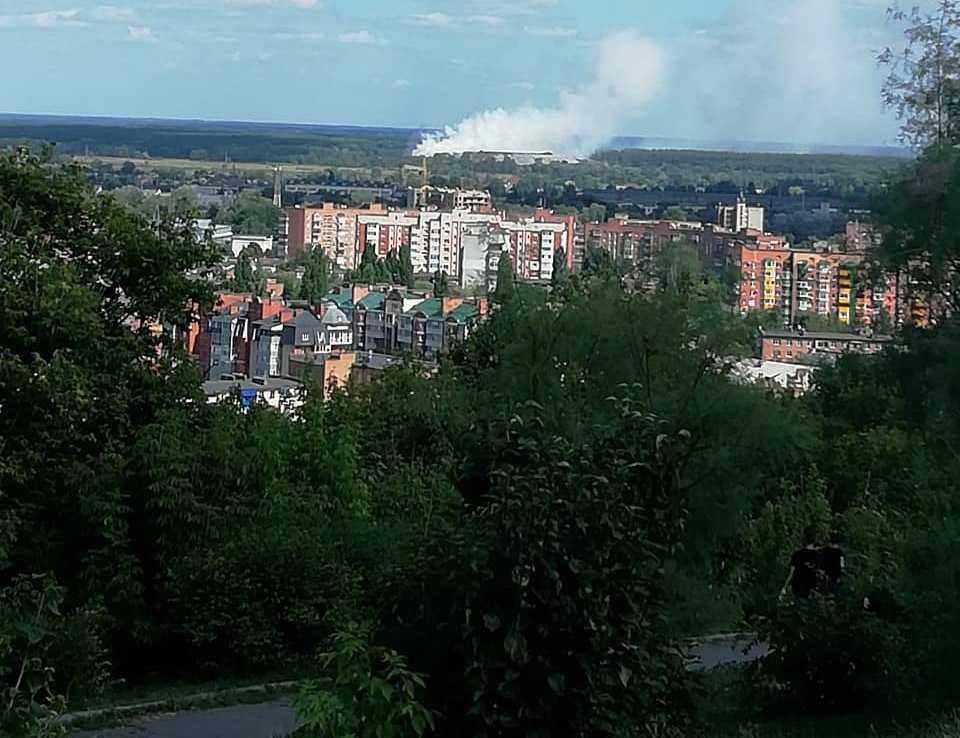 На сміттєзвалищі під Полтавою виникла пожежа. ВІДЕО