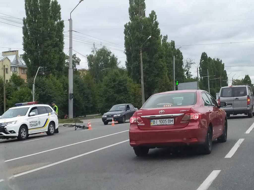 У Полтаві 8-річний велосипедист потрапив під легковик