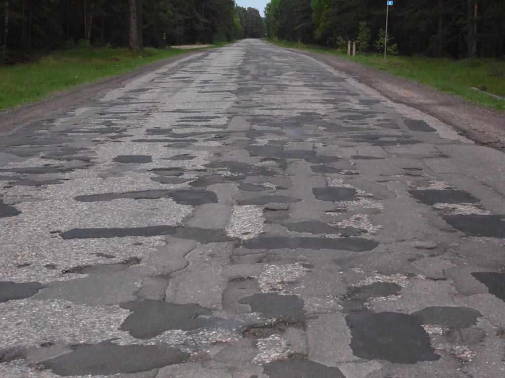 Новак: в Україні більшість  доріг в поганому стані