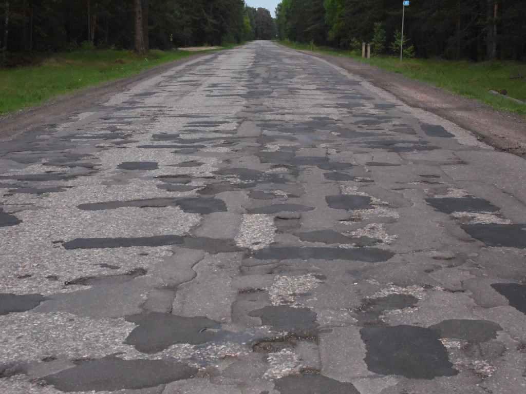 Новак: в Україні більшість доріг в поганому стані
