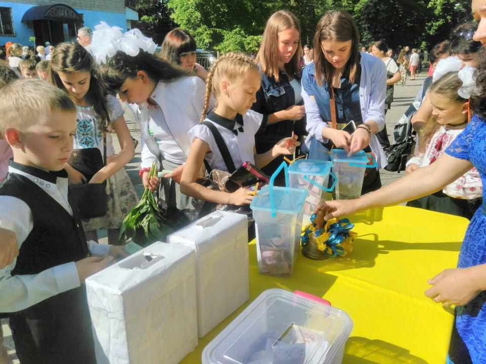 Школярам пропонують долучатись до акції «Благодійність замість квітів» 