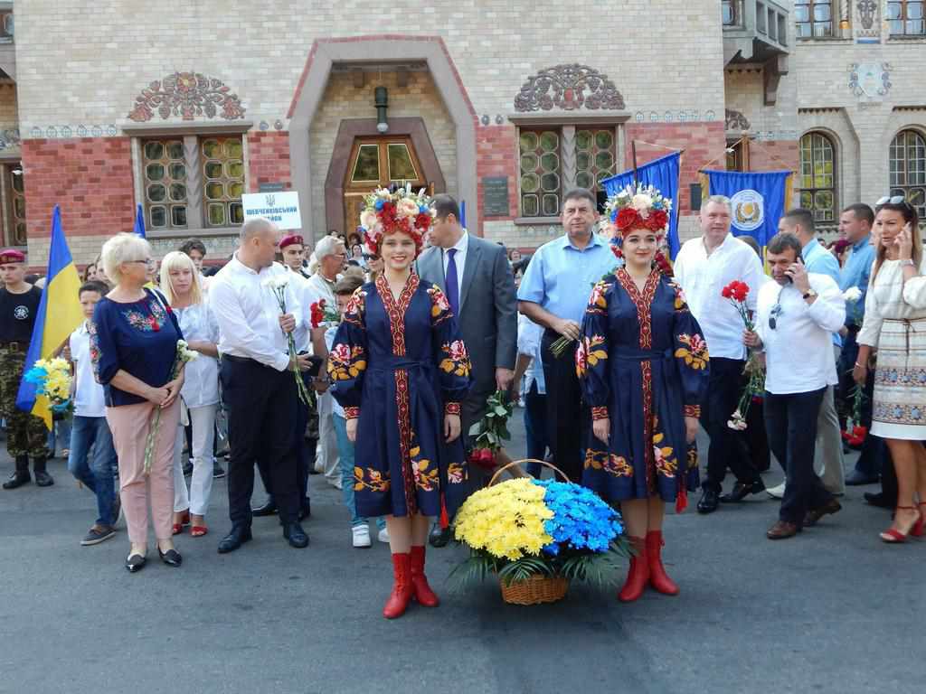 У Полтаві відзначили День Незалежності покладанням квітів та ходою єдності. ФОТО