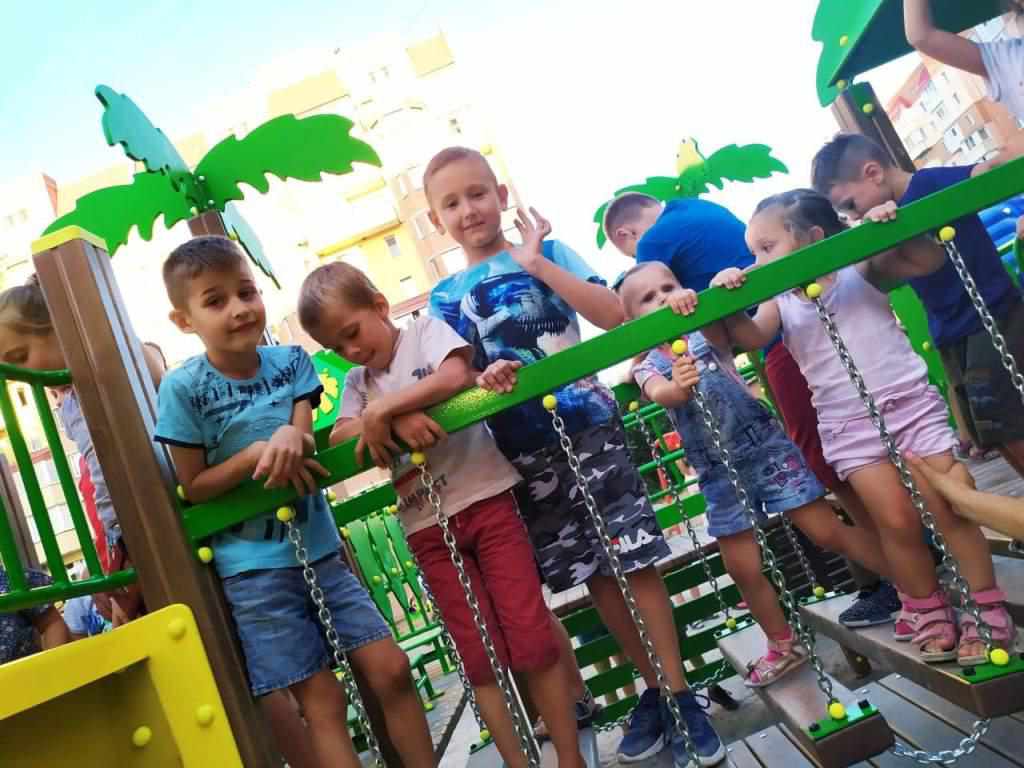 Територія дитинства: у Полтаві відкрили дитячий майданчик, проект якого переміг у «Бюджету участі». ФОТО
