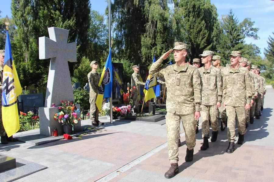 У Полтаві з нагоди Дня пам’яті захисників України вшанували загиблих