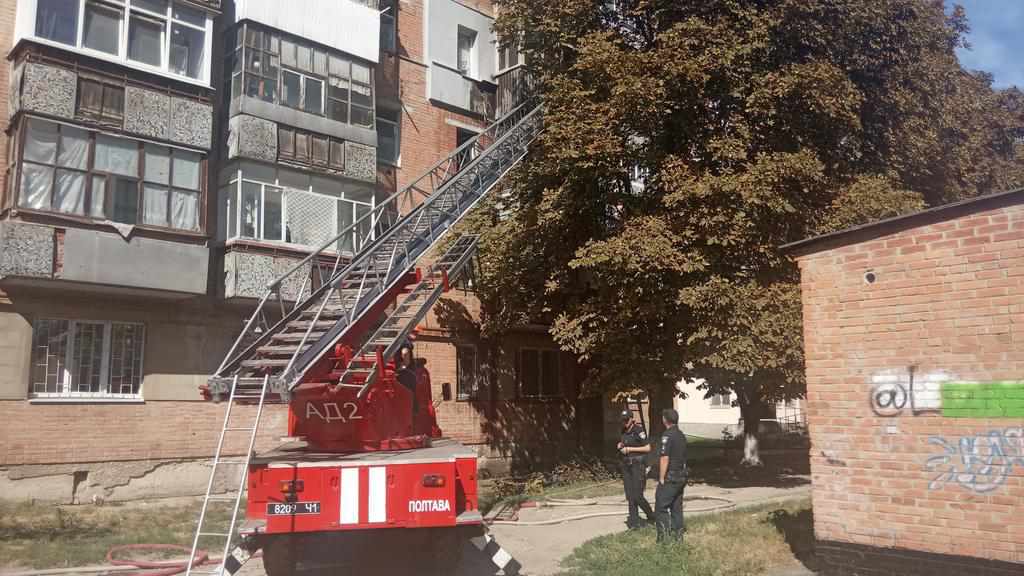 Минулої доби у Полтаві горіли квартира в 9-поверхівці й частина багатоквартирного будинку. ВІДЕО