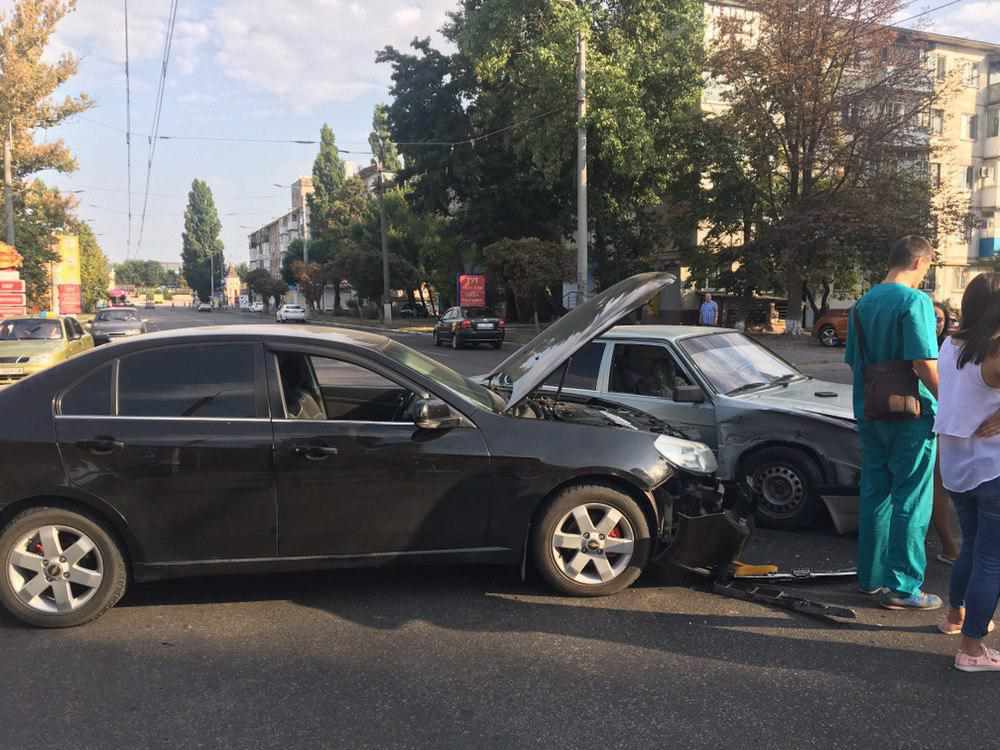 Потрійна ДТП у Кременчуці: постраждала дівчина