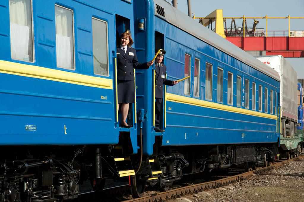 «Укрзалізниця» почала кормити пасажирів сніданками та поїти водою