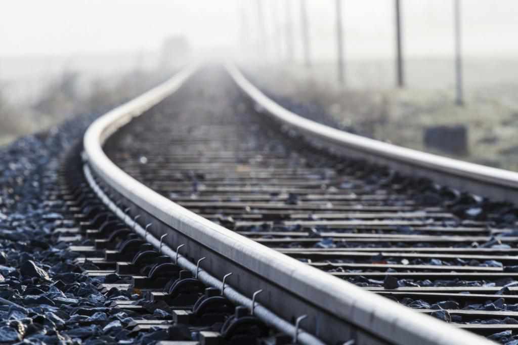 На Полтавщині вантажний потяг збив на смерть жінку