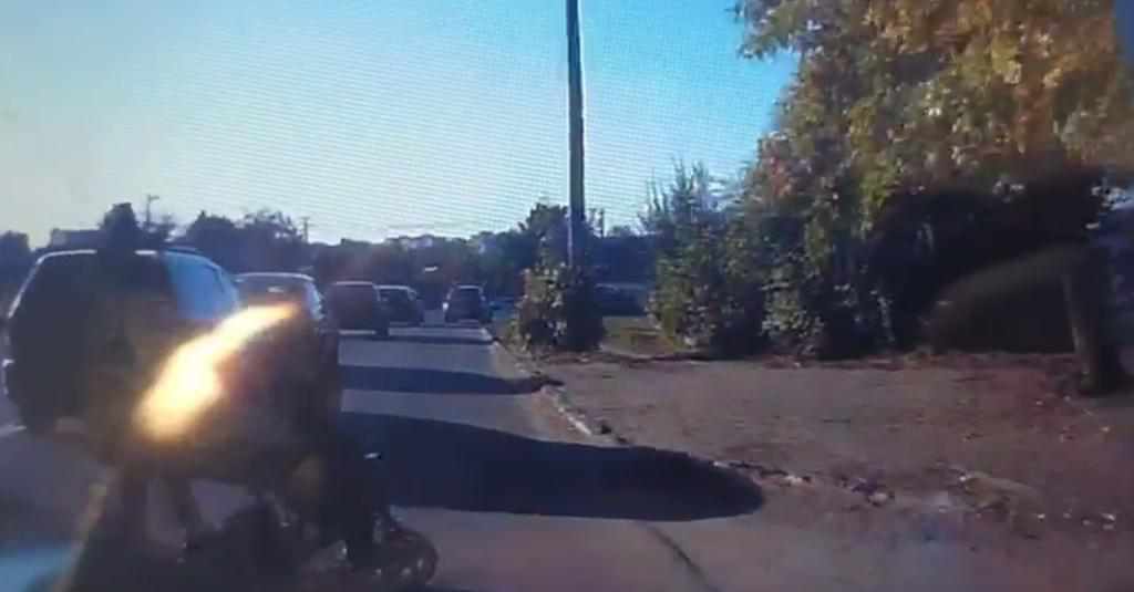 У Полтаві автівка збила жінку з дитячим візочком