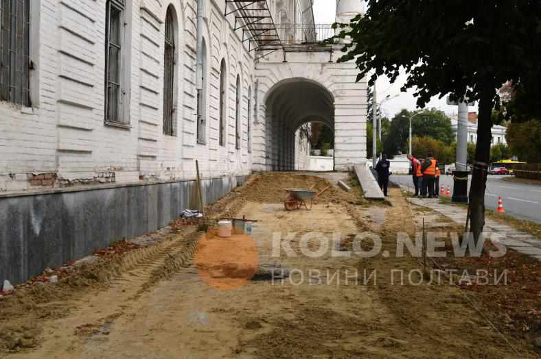 Державна судова адміністрація України розпочала упорядковувати територію полтавського кадетського корпусу. ФОТО