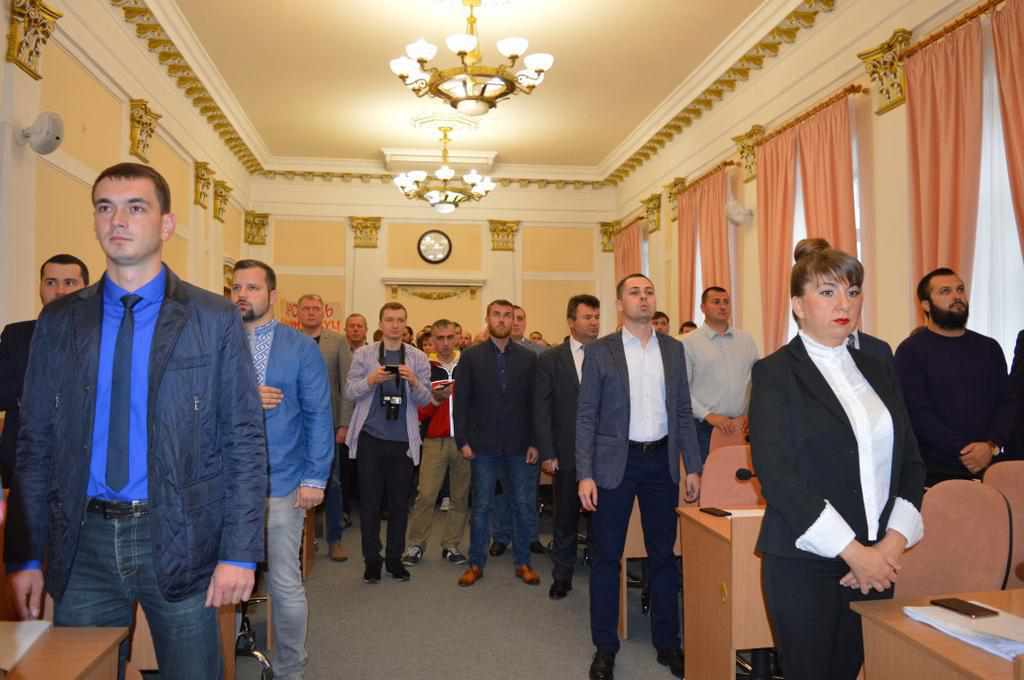Розпочалася сесія Полтавської міськради: підприємці протестують, депутатка заявляє про погрози ОНЛАЙН ТРАНСЛЯЦІЯ