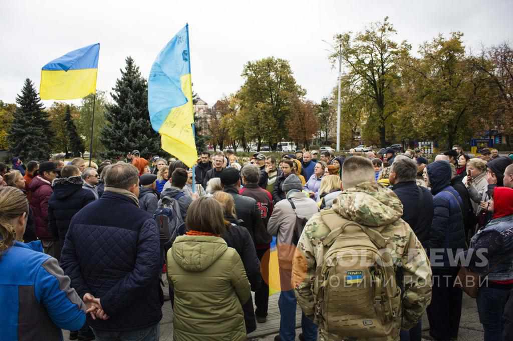 Полтавці підтримали перше недільне віче «Ні капітуляції». ФОТОРЕПОРТАЖ