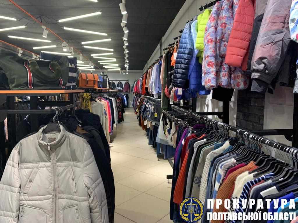 На Полтавщині викрили канал контрабанди брендового одягу. ФОТО