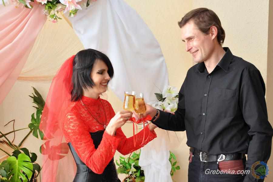 Весілля у стилі ROCK: на Полтавщині одружилася байкерська пара