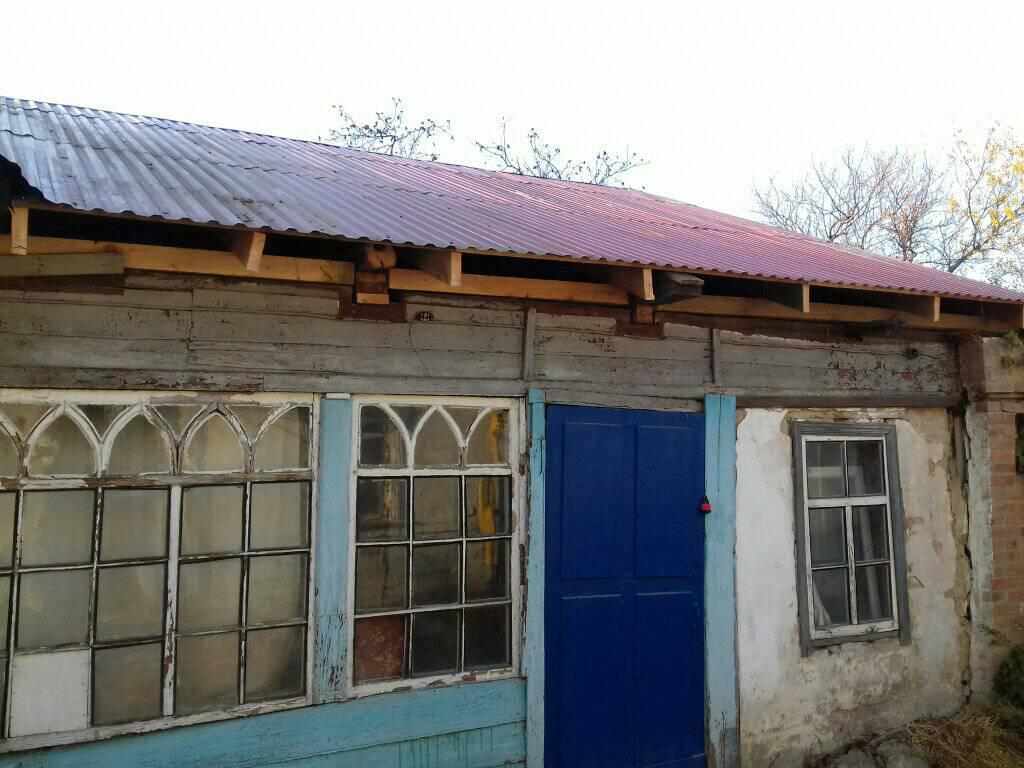 Дах на будівлі майже зруйнованої садиби-музею Патріарха Мстислава у Полтаві відновили. ФОТО