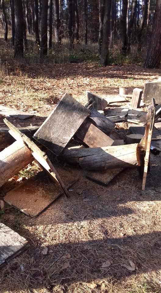 У Опішні зруйнували туристичне місце відпочинку біля криниці