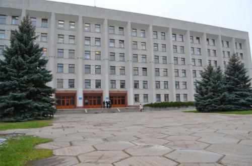 Біля будівлі Полтавської обласної ради шукали вибухівку