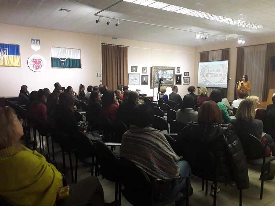У Полтаві пройшов благодійний літературний вечір на підтримку колишньої викладачки педуніверситету Юлії Волощук