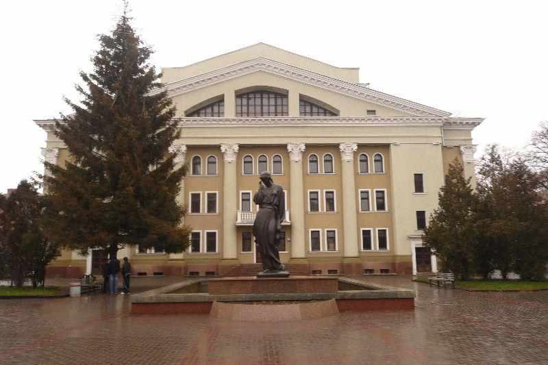 У Полтавському театрі працівник впав в оркестрову яму