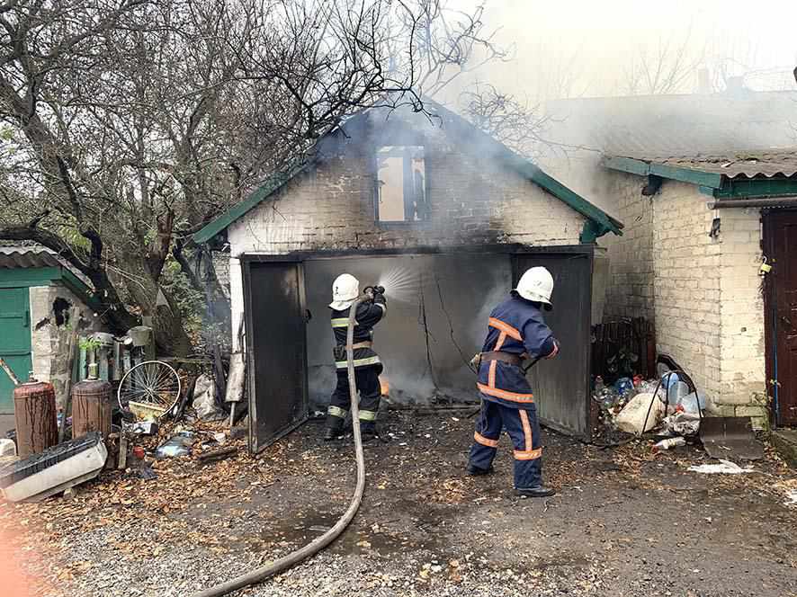 На Полтавщині горів приватний гараж