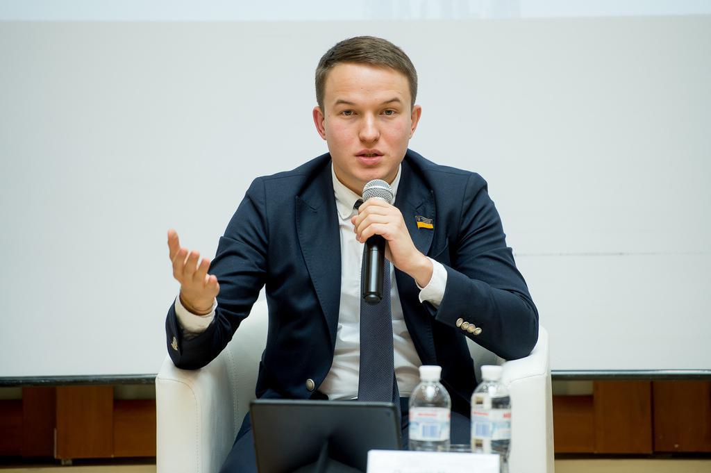 Нардеп від Полтавщини Олексій Мовчан поки без приймальні, але має близько пів сотні звернень