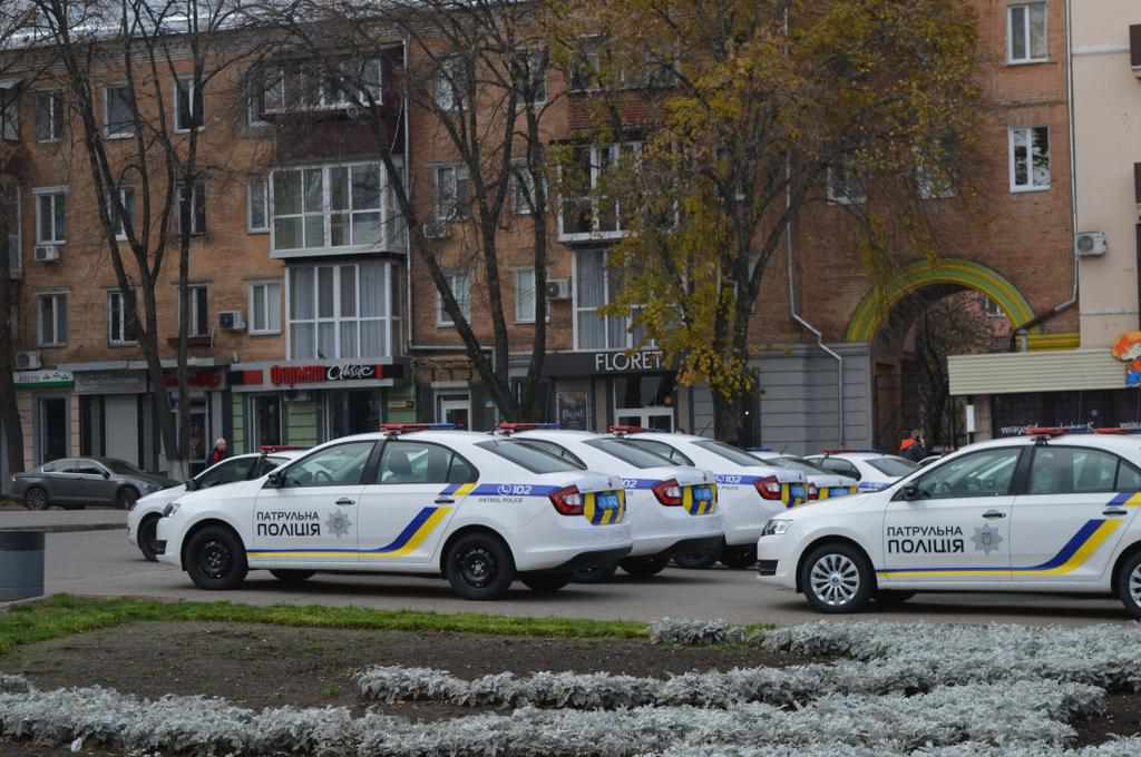 Патрульній поліції п’яти областей вручили відзнаки і авто: Полтава отримала десять нових машин. ФОТО