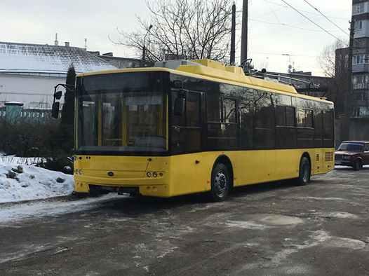 Полтавська влада купила нові тролейбуси та автівку