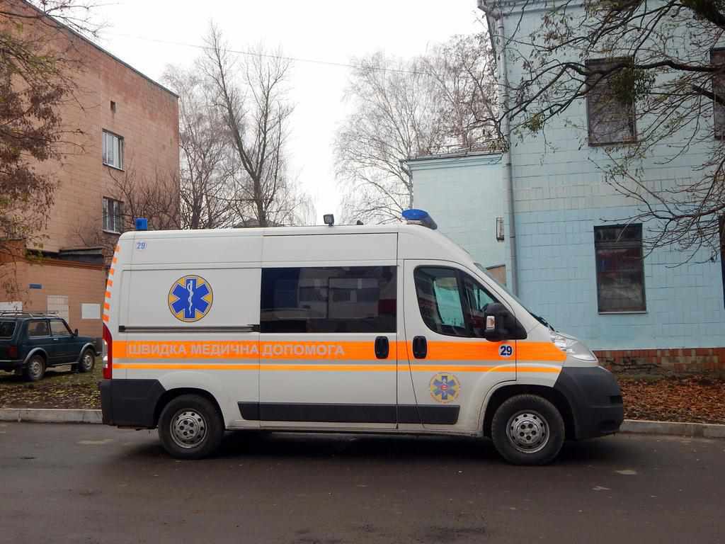 На Полтавщині працівника тяжко травмували двері 