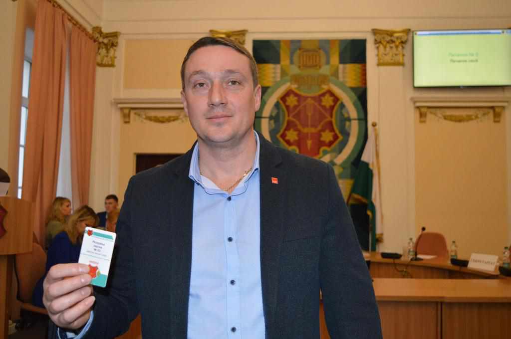 На сесії Полтавської міськради вручили мандат новому депутату