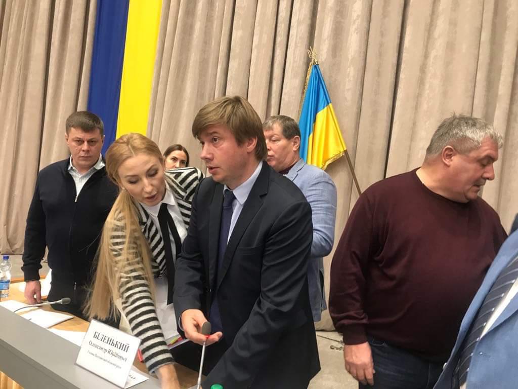Скандальна депутатка Ірина Степаненко намагалася зірвати голосування Полтавської обласної ради проти форсованого продажу землі