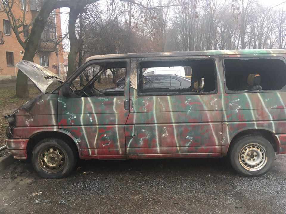 У Полтаві вночі згорів волонтерський «бусик»: підозрюють підпал. ФОТО
