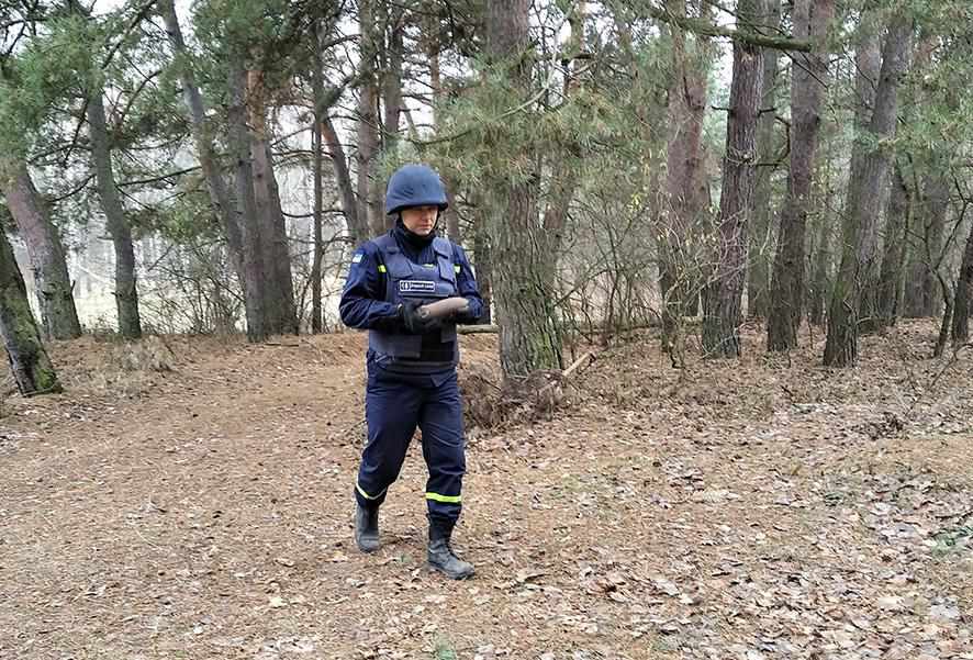 Рятувальники показали, як знищують снаряди на Полтавщині. ВІДЕО