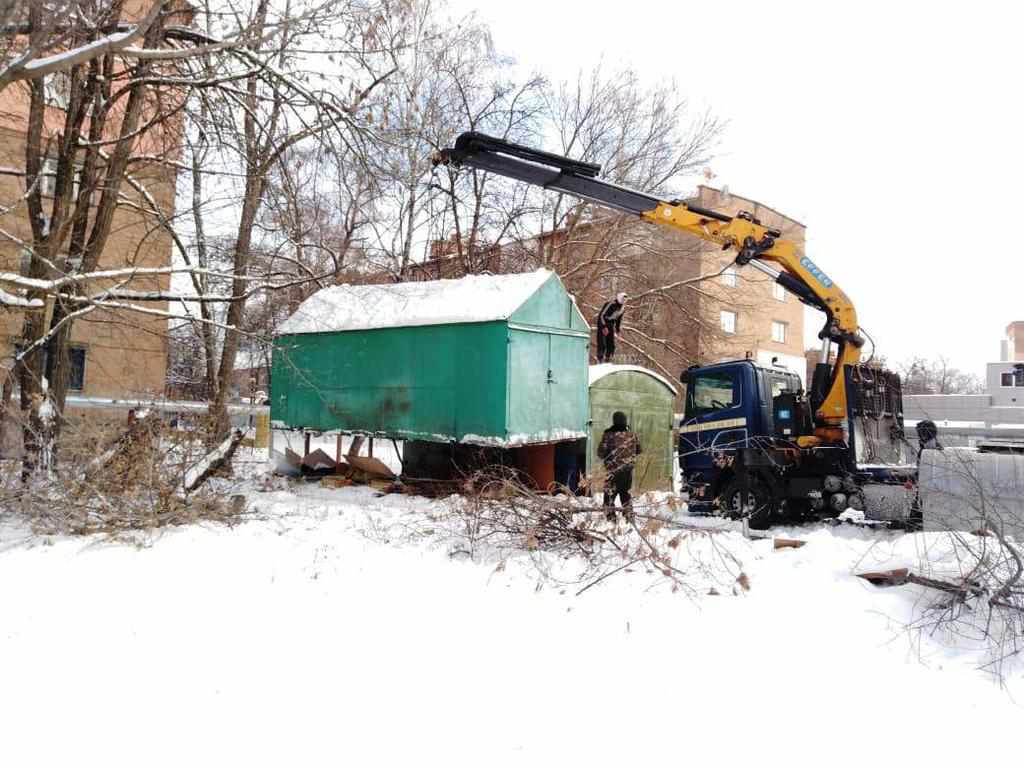 Мінус один: у Полтаві демонтували незаконно встановлений гараж. ФОТО 