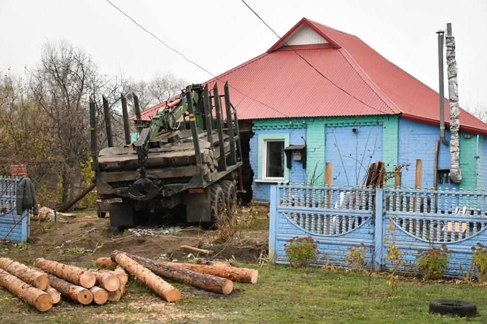 Вантажівка у спальні хати під Полтавою: як живуть люди, в чий дім влетіла фура. ФОТО, ВІДЕО