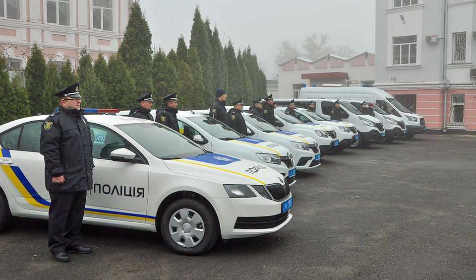 Поліція Полтавщини отримала нові авто: за чиї кошти