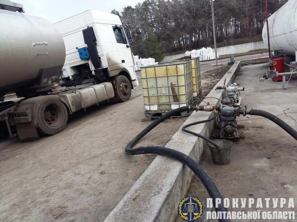 На Полтавщині виготовляли фальсифіковані паливно-мастильні матеріали