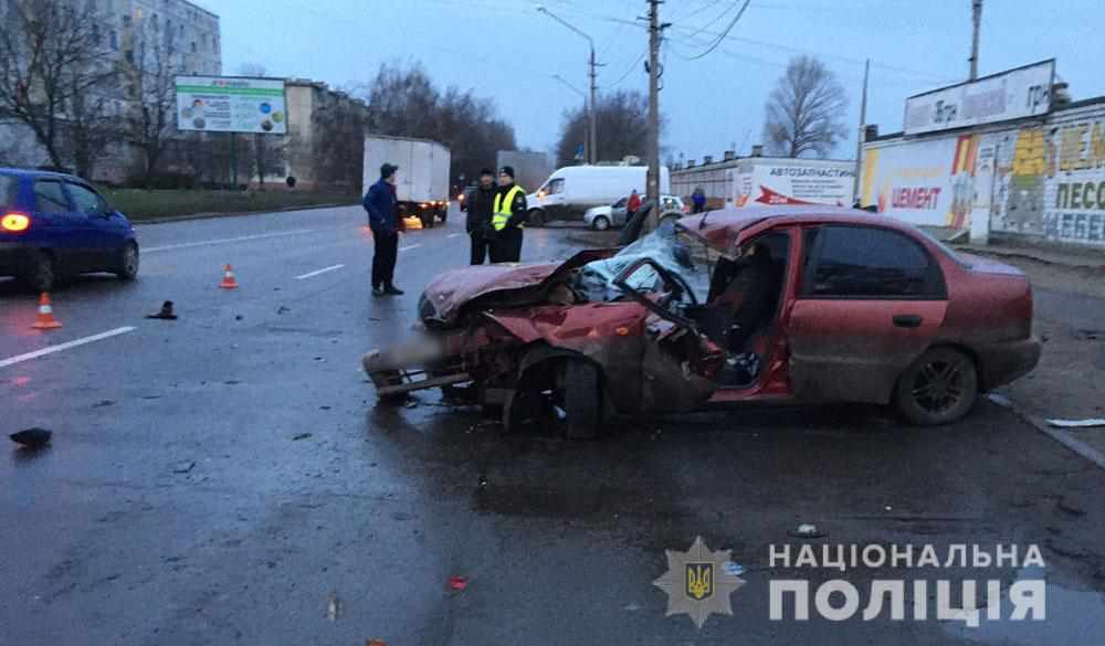 На Полтавщині авто з’їхало в кювет: двоє людей постраждали