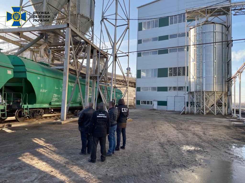 На Полтавщині СБУ викрила мільйонні оборудки керівництва держустанови із землями НААН