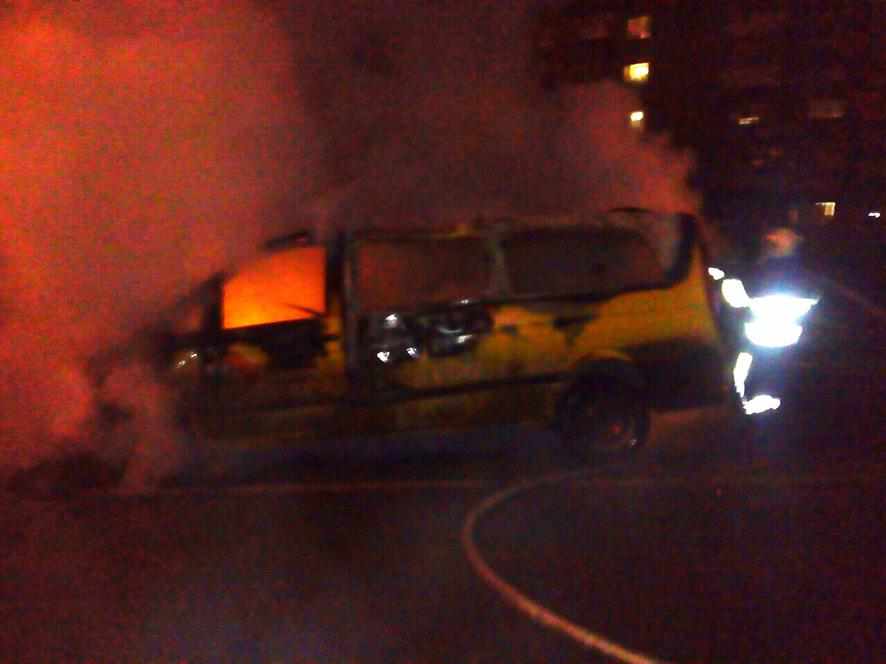 У Кременчуці пожежа практично знищила мікроавтобус