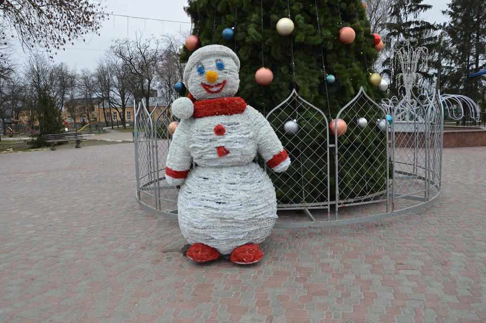 На Полтавщині вандали понівечили вартісні новорічні декорації
