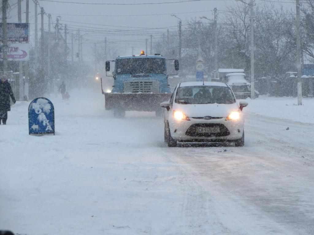 Синоптики попереджають про сильні снігопади та ожеледицю 8 січня