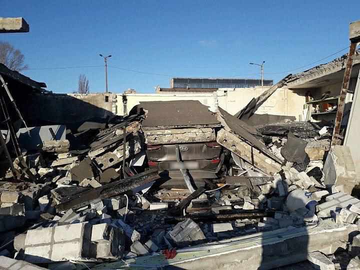 На Полтавщині вибух зруйнував три гаражі