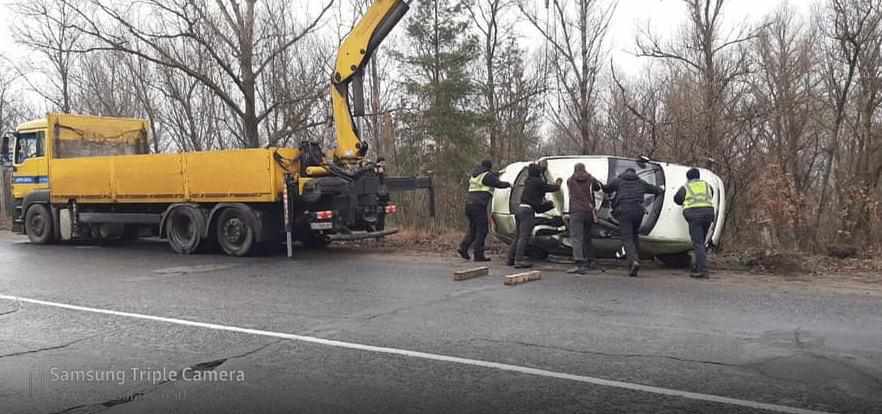 На Полтавщині через ожеледицю розбилися кілька машин