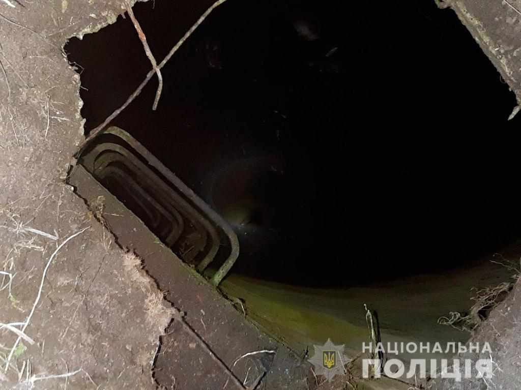 Поліція знайшла породіллю, яка викинула дитину в вигрібну яму на Полтавщині