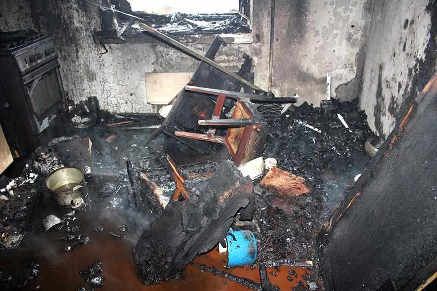 У Полтаві вранці горіла квартира в багатоповерхівці: врятували трьох людей. ФОТО, ВІДЕО